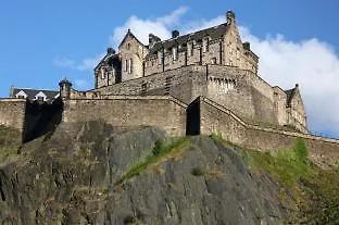 Отель Travelodge Edinburgh Central Queen Street