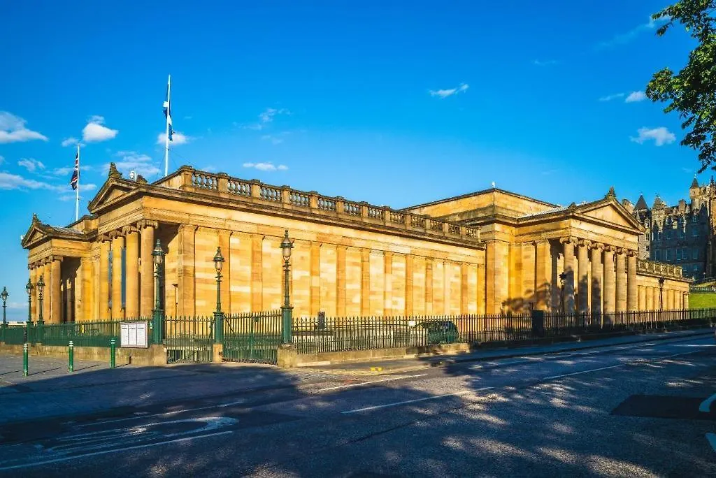 *** Hotel Travelodge Edinburgh Central Queen Street United Kingdom